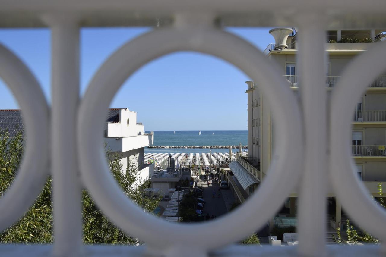 Hotel Des Bains Cattolica Extérieur photo