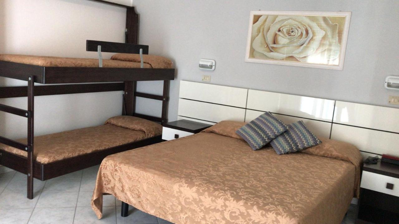 Hotel Des Bains Cattolica Extérieur photo