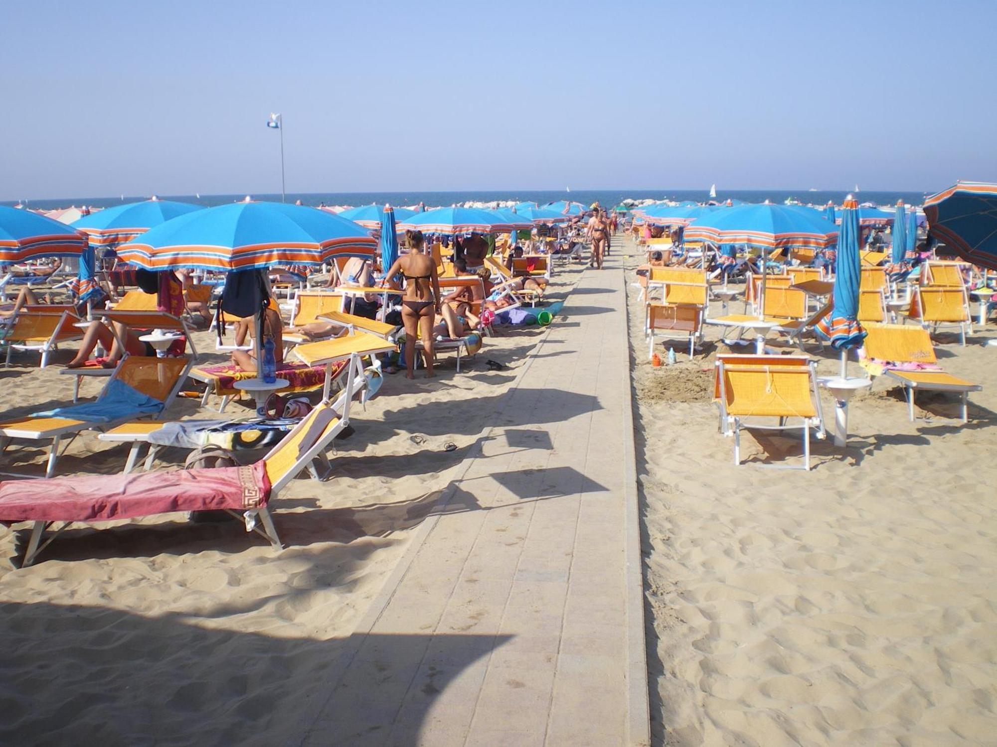Hotel Des Bains Cattolica Extérieur photo