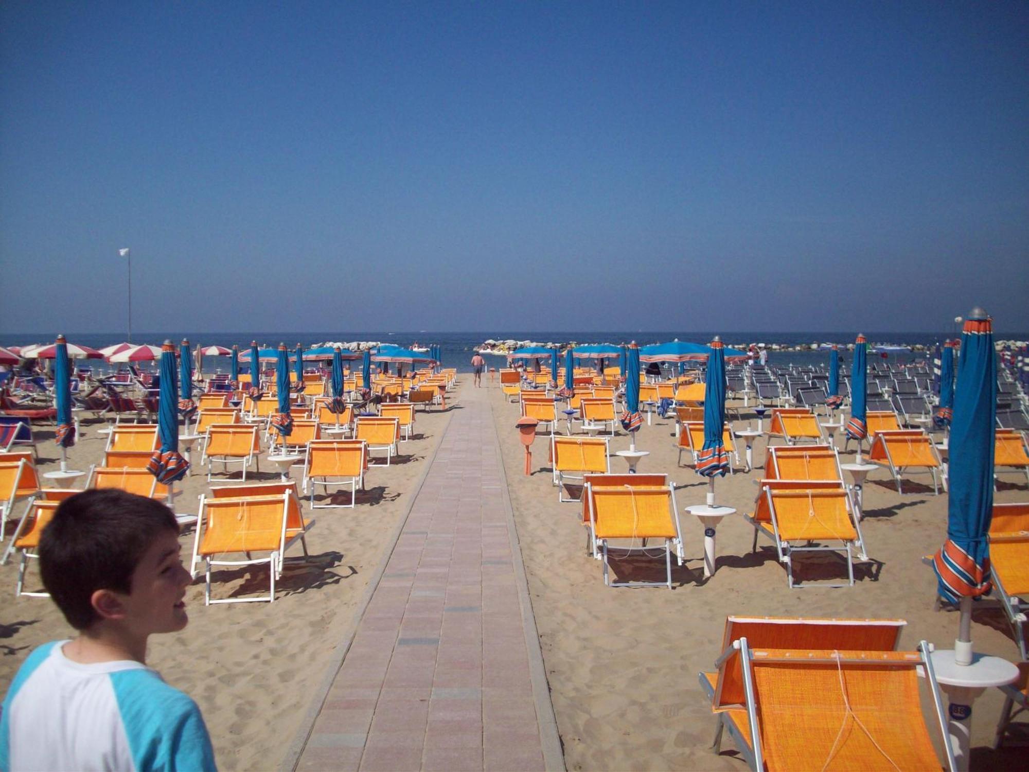 Hotel Des Bains Cattolica Extérieur photo