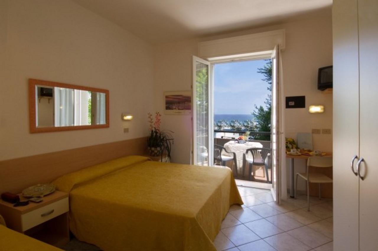 Hotel Des Bains Cattolica Extérieur photo